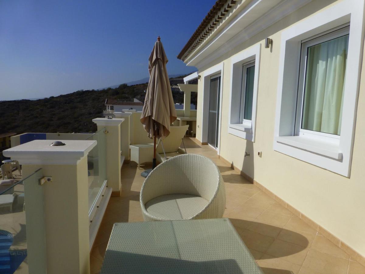Villa Juliana Адехе Екстериор снимка