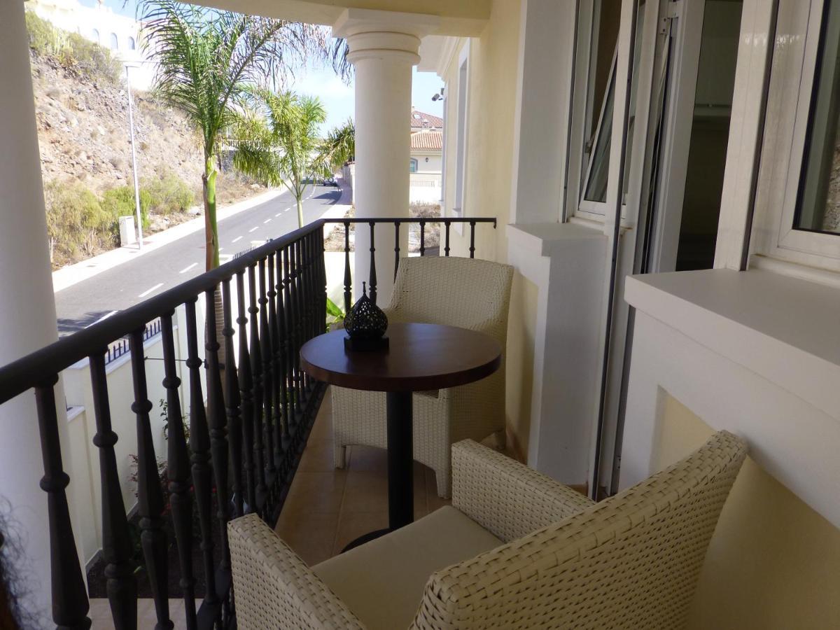 Villa Juliana Адехе Екстериор снимка